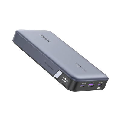 Power Bank de 25000mAh / 3 Salidas 145W Max. / USB-A + 2 USB-C / PD 3.0, QC3.0 / FCP / SCP / Pantalla Inteligente / Carcasa Ignifuga / Color Gris / Incluye Cable USB de 50cm / Carga tu Laptop de Manera Segura